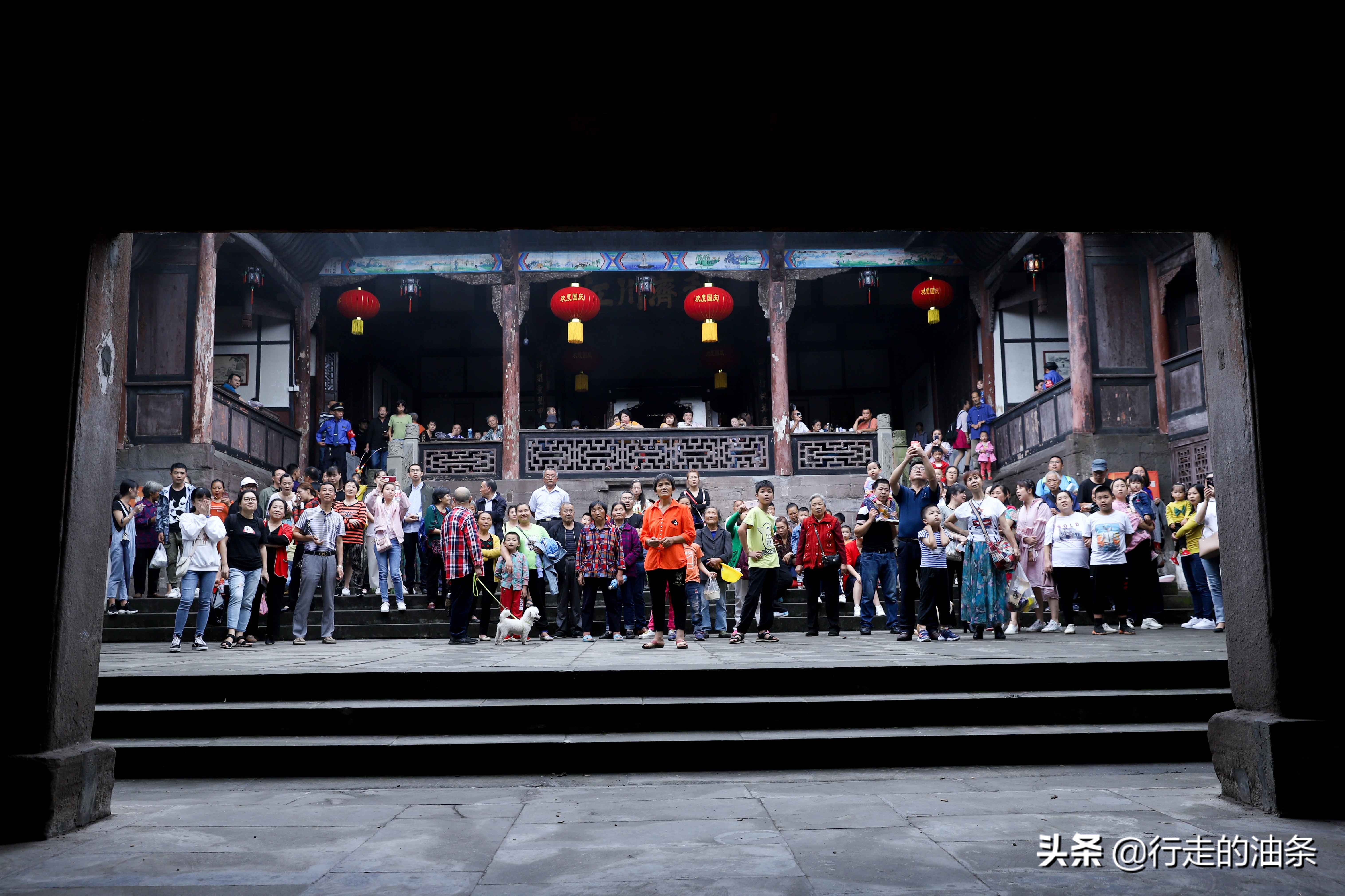 重庆旅游打卡老街磁器口,重庆自驾凤凰古城游记