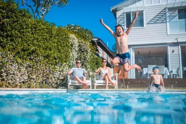 裤子上每天都有分泌物正常吗,裤衩上有分泌物是怎么回事