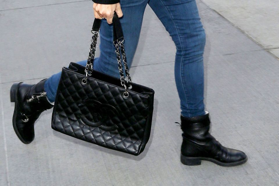 老佛爷卡尔拉格斐亲自掌舵的香奈儿包怎么买？史上最知名包款整理