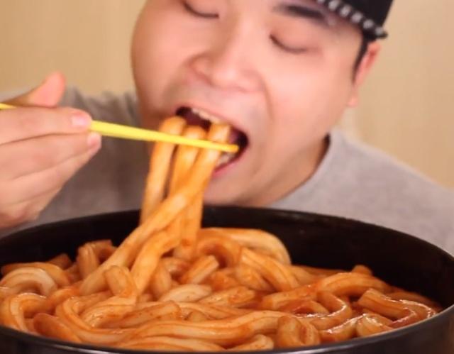 这个中华美食,最近在韩国吃播界火了,然而中国网友却表示不认识