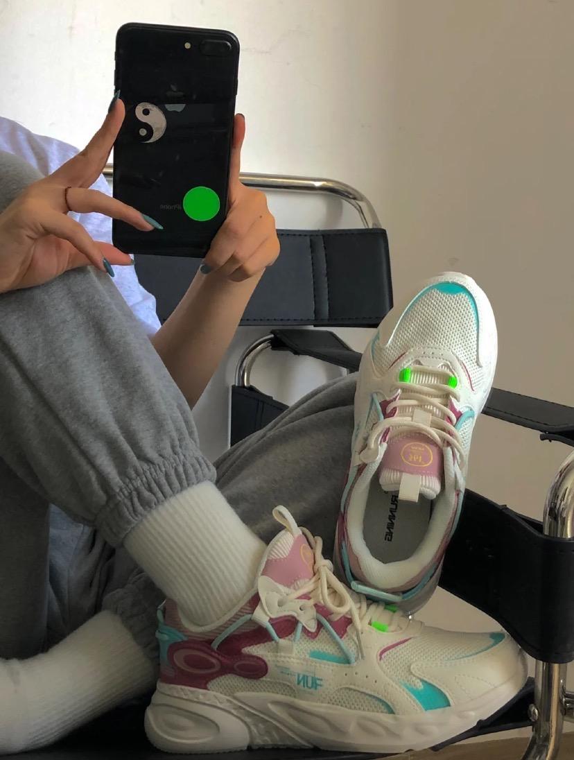 国货逆袭了！少女配色加上舒适脚感，百元价格也能买到心头好