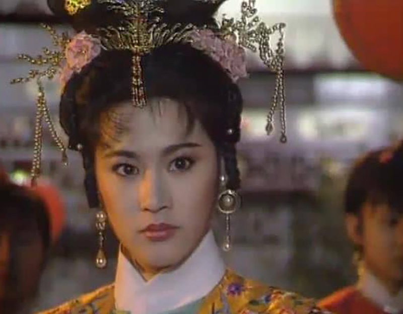 出生7天父母离婚，遭兄母凌虐嫌弃，演《绝代双骄》成最美慕容九