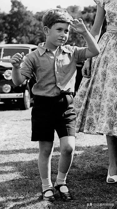 英国乔治小王子6岁了！作为王室继承人也逃不过“鸡血妈妈”