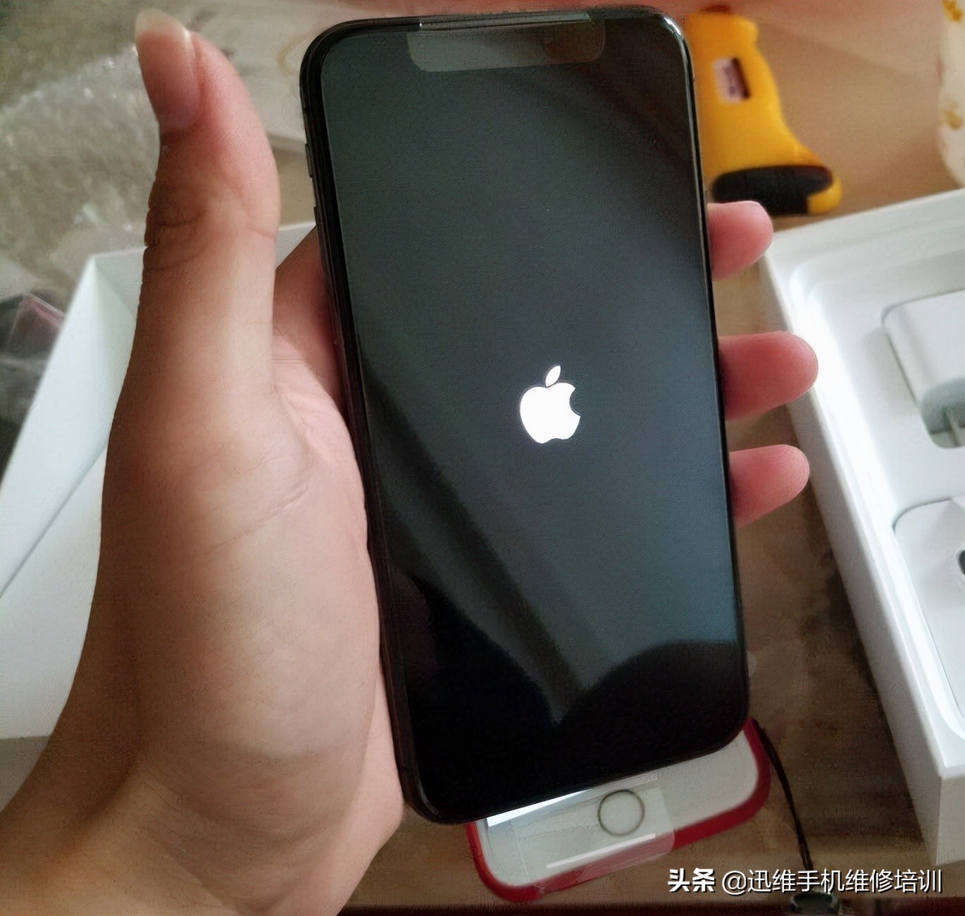 iphone开机键更换教程,苹果手机开机定屏维修思路