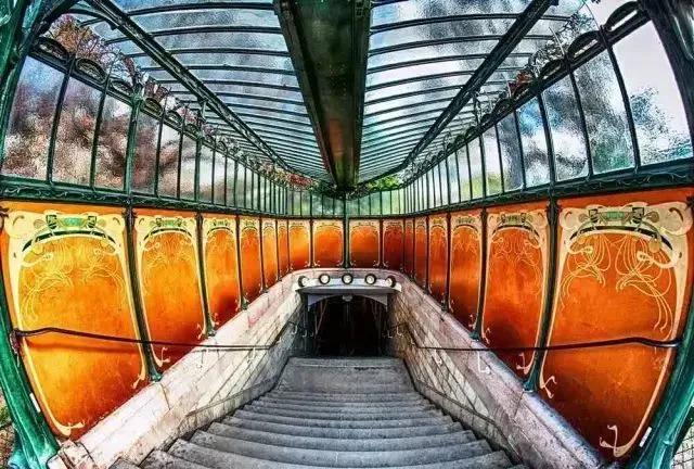 法国地铁脏乱差,法国地铁难闻的味道