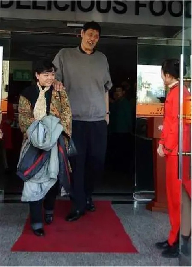 中国第一中锋穆铁柱,穆铁柱墓地