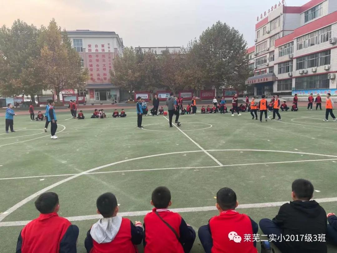 中队足球队比赛,庆祝足球队获胜