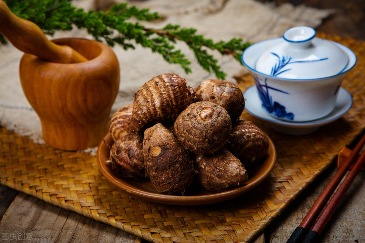 芋头生吃有什么方案,芋头煮了变紫色可以吃吗