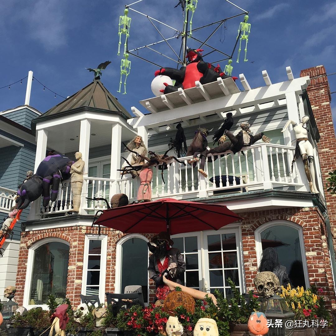 为过万圣节把房子改成鬼屋吓坏数千人，幸好我和这个老哥不是邻居