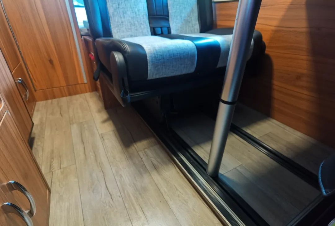 卫航v500有中门5座,卫航v570无中门2021款