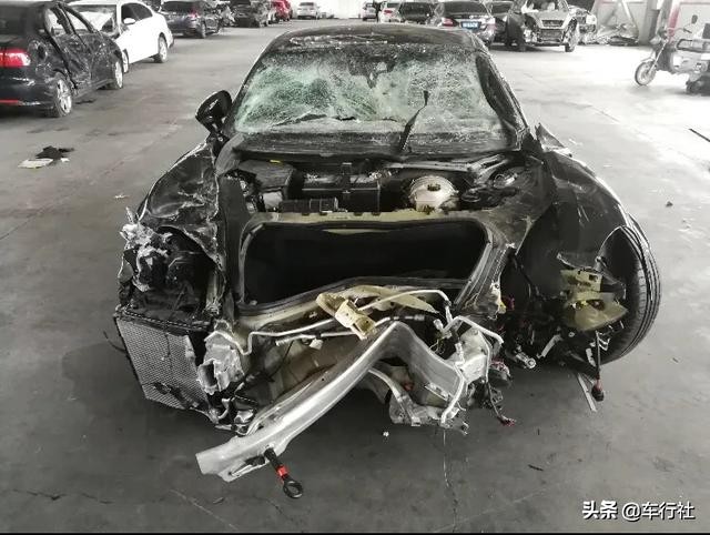 保时捷防撞梁被刮,保时捷卡宴前轮碰撞