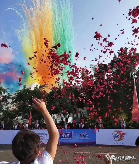 弥勒马拉松直升机撒玫瑰,弥勒马拉松用直升机撒玫瑰花
