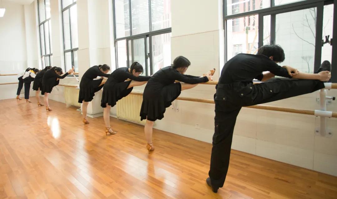 湖北十堰研究生学校,湖北十堰有研究生点的学校