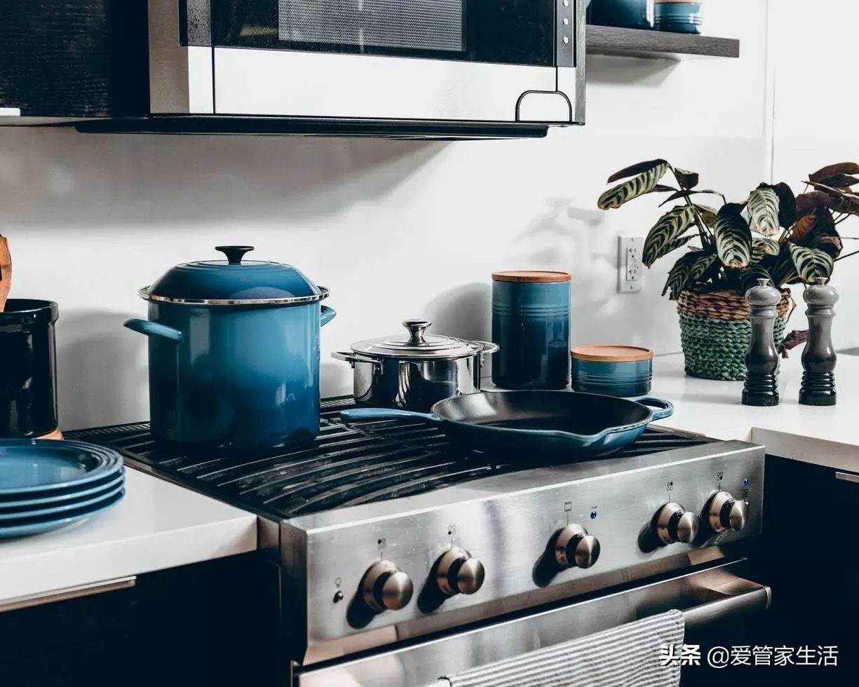 麦饭石不粘锅与不锈钢锅哪个好,不粘锅属于不锈钢锅还是铁锅