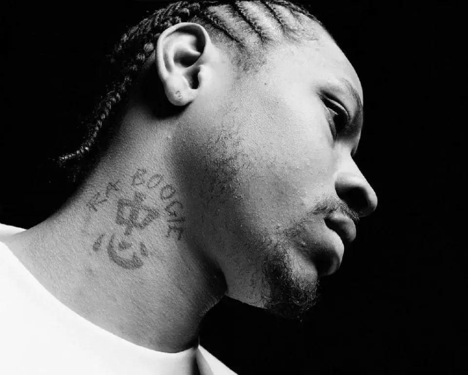 迷倒杜兰特要喝其洗澡水的斯嘉丽，她后背的纹身是这个时代的符号