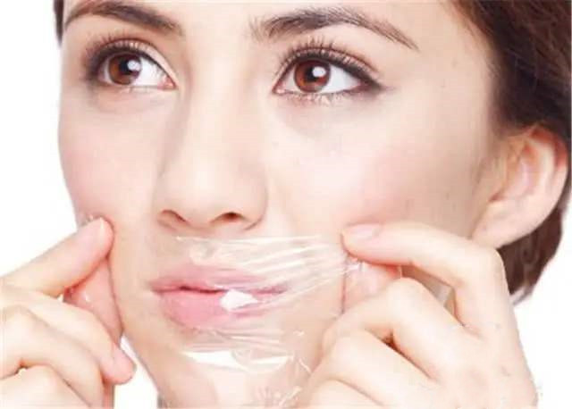 嘴唇干裂起皮撕流血了该怎么办,嘴唇干裂起皮是什么原因引起的