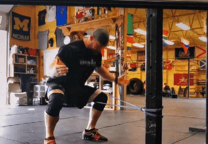 怎么判断深蹲膝盖有没有内扣,深蹲怎么才能不膝盖内扣