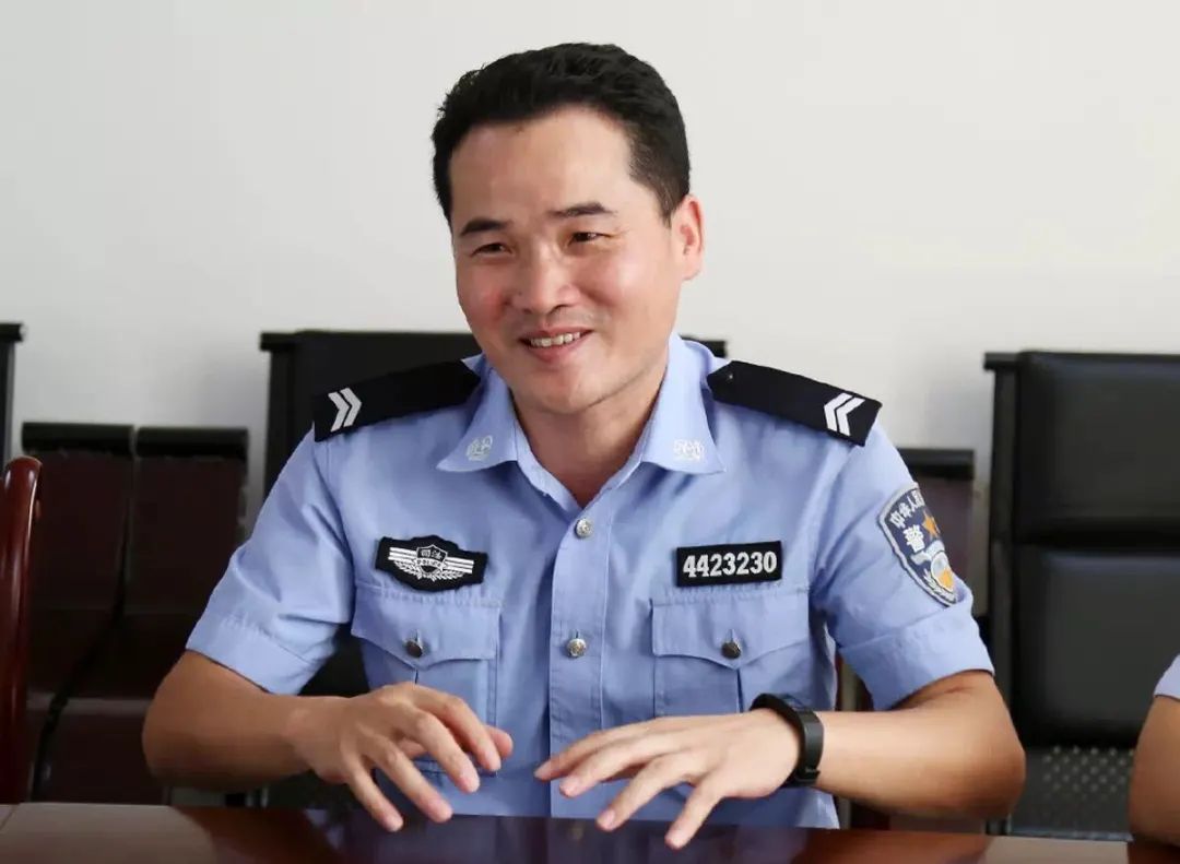 看看广东警方这几番操作，你觉得谁最帅？