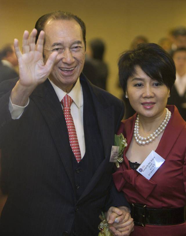 李嘉欣何超琼最新消息,何超琼梁安琪李嘉欣