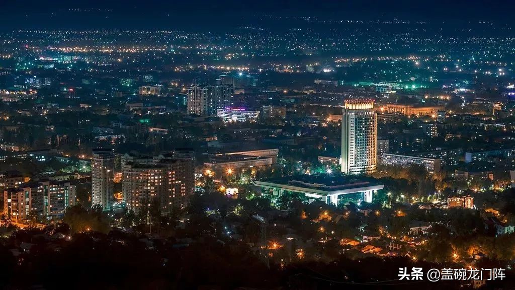 *疆新**往西，这片神奇的处女地，去一次相当环游大半个世界！