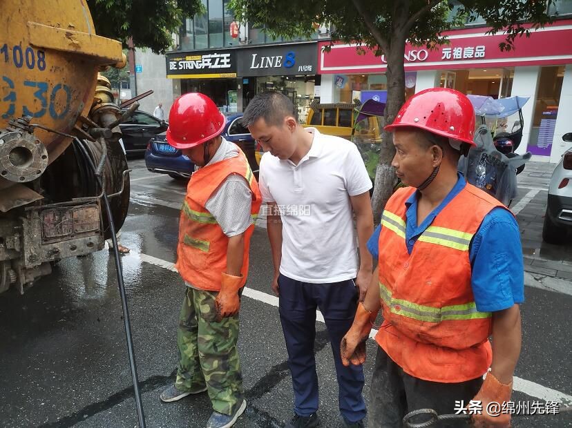 排污管臭气涌出怎么解决,下水道堵塞污水外溢排污