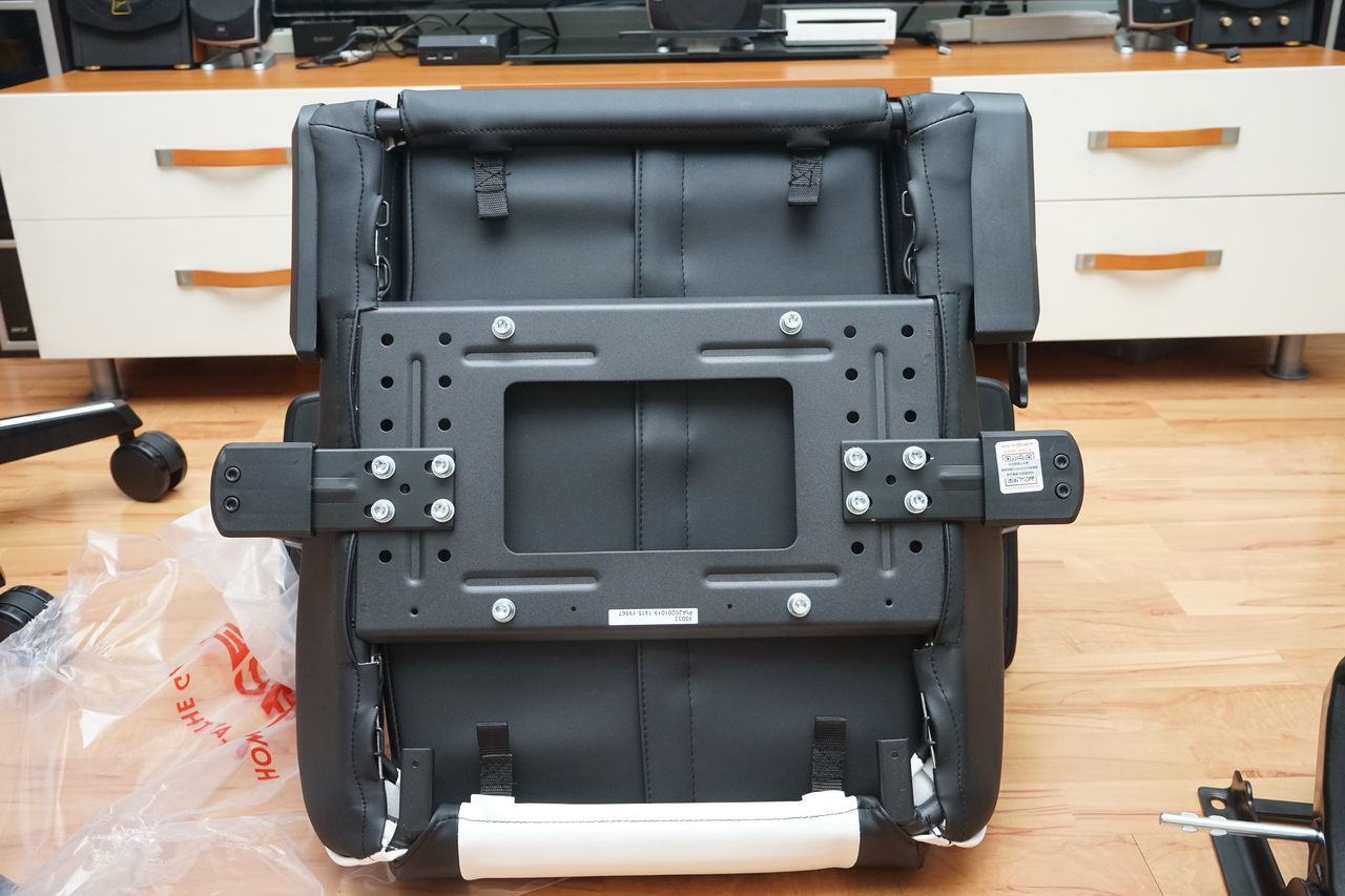 迪锐克斯dxracer电竞桌,甜品级显卡