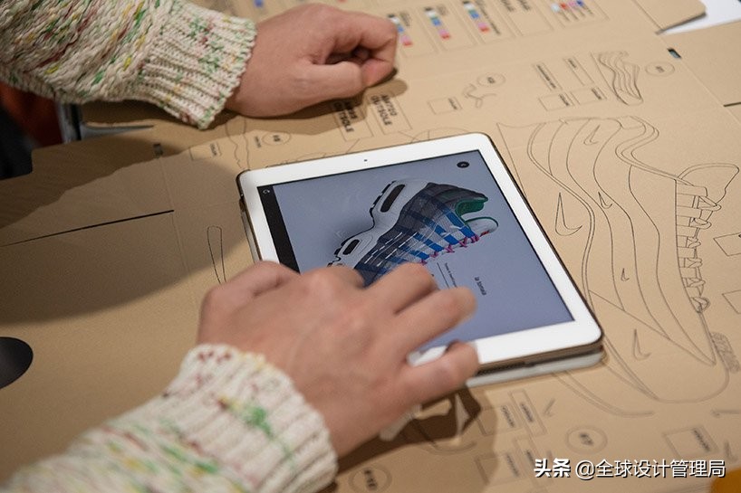 耐克设计师在米兰定制车间首次推出NikeAirMax