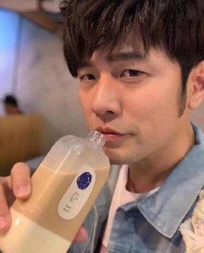 周杰伦同款网红奶茶多少钱一杯 (the one贵阳周杰伦奶茶)