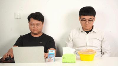 衣服被油渍弄脏了可以用什么弄掉,白t恤发黄油渍怎么洗才能洗白