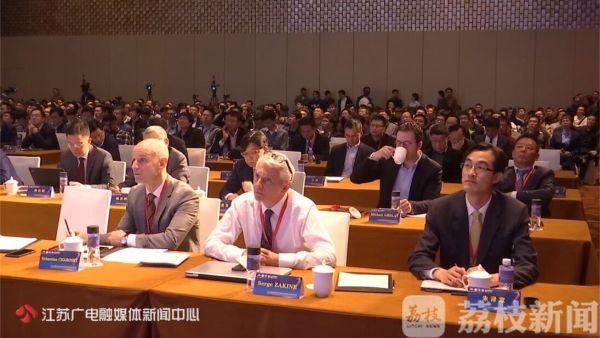 为什么人老了会腰弓驼背,人老了驼背怎样改善