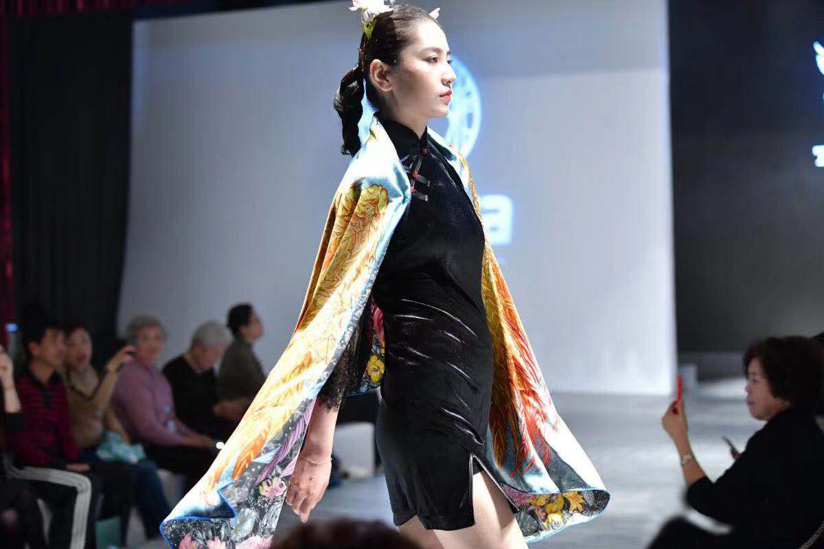 奥罗拉桑蚕丝丝巾,奥罗拉曙光