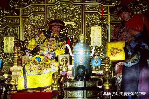 该如何评价嘉庆皇帝？纵观嘉庆一生，该怎么评价他?