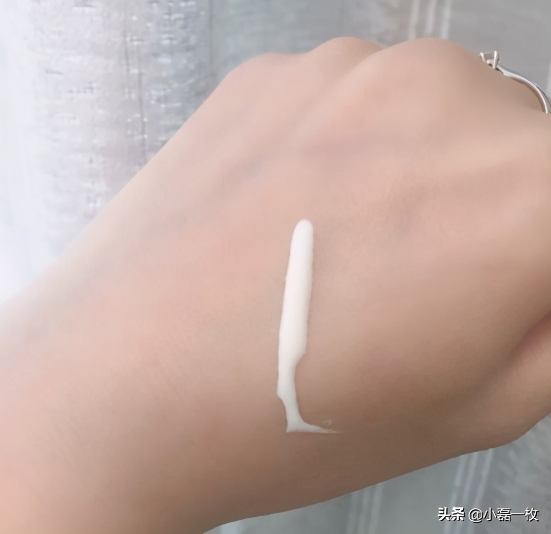 油皮皮肤怎么能变细腻光滑,油皮毛孔粗大适合什么粉底液