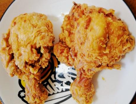 鸡腿做法炸鸡腿用面包糠不用淀粉,炸鸡腿时淀粉面粉教你做法