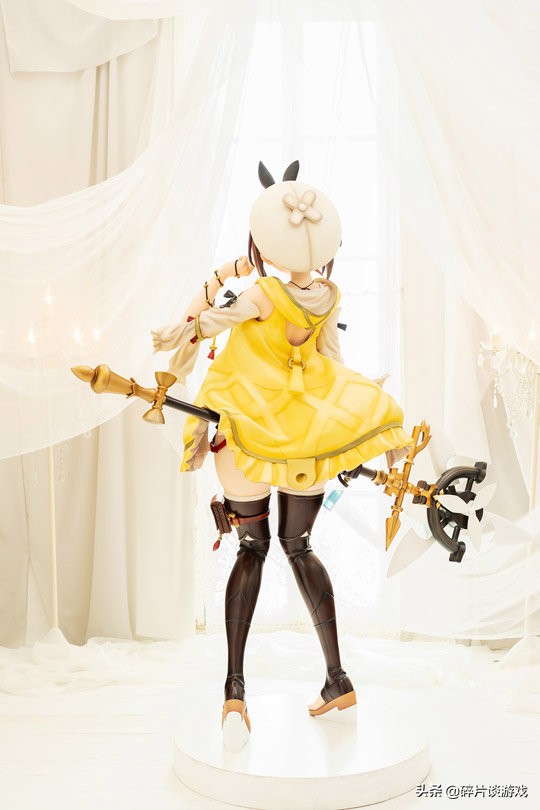 莱莎等身手办商品化企划公布：看到价格后默默地流下眼泪