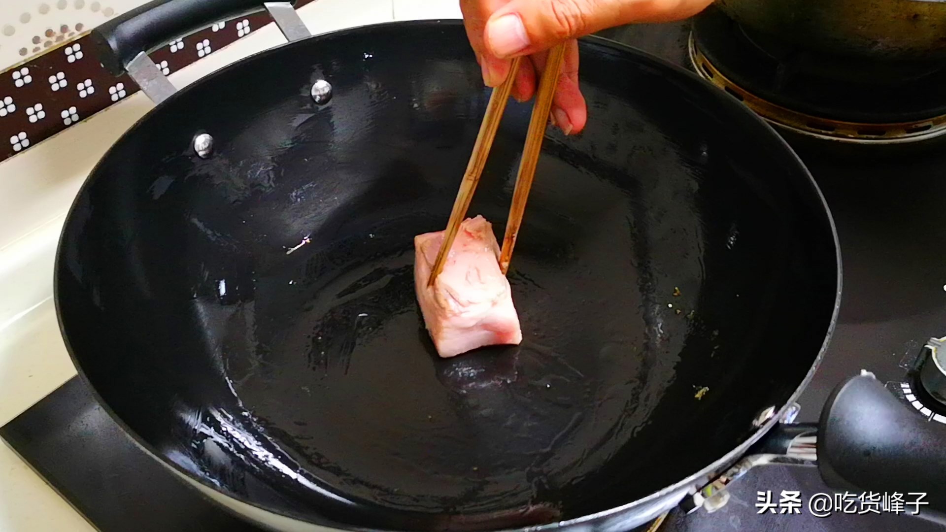 家用铁锅开锅的正确方法不粘锅,白铁锅怎样开锅才不粘锅不生锈