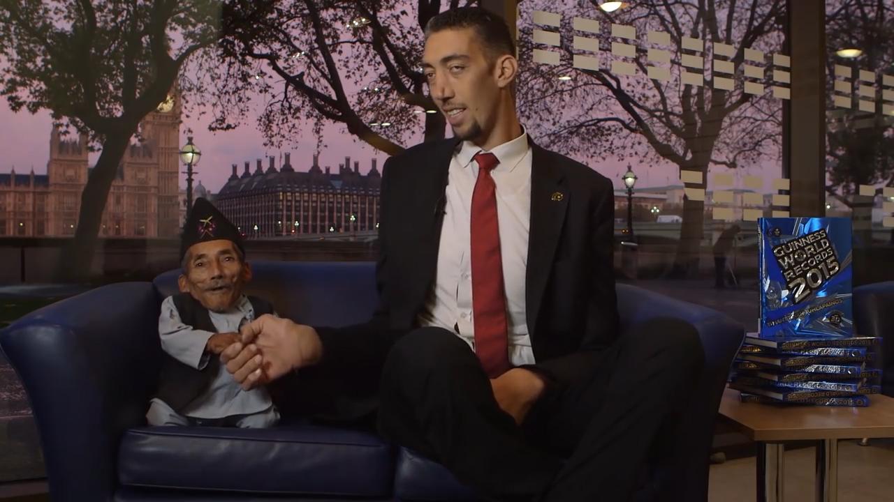 世界上最高和最矮的人相遇,世界上最矮的人身高只有70cm