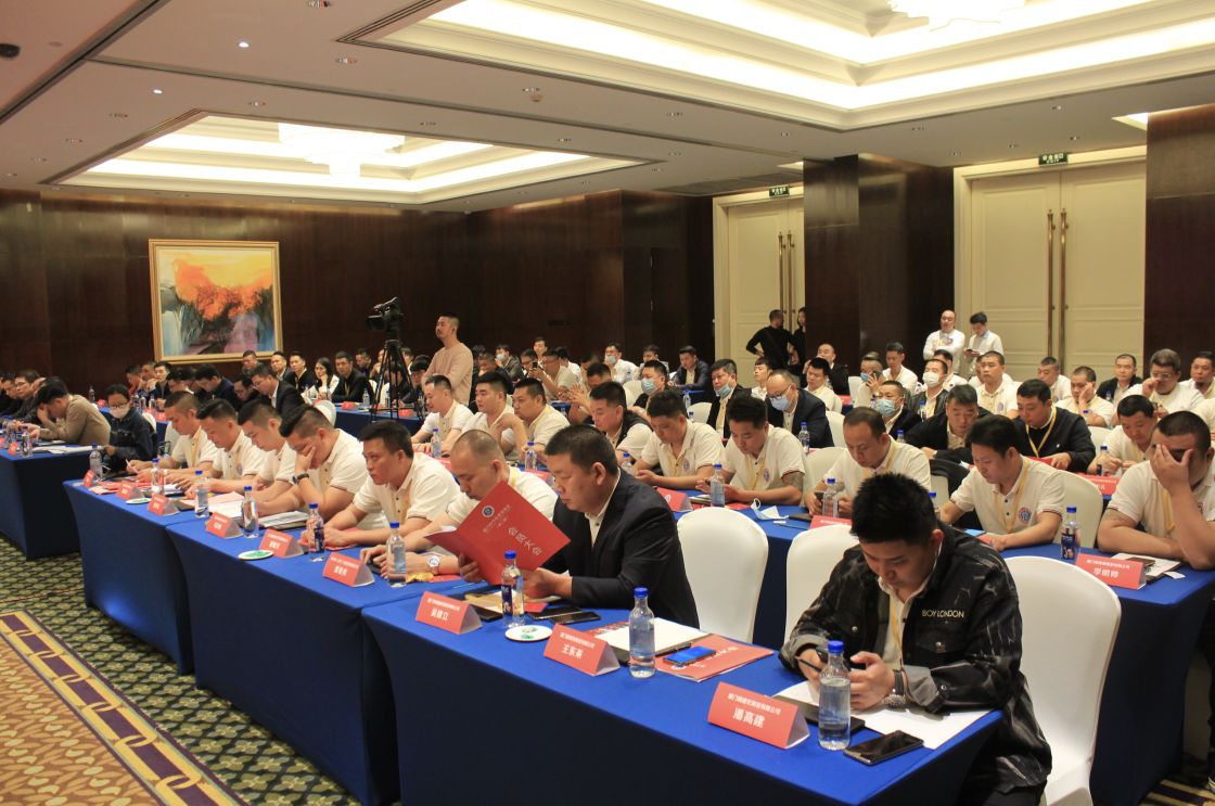 厦门市汽车租赁商会第二届会员大会举行李建*党**连任会长