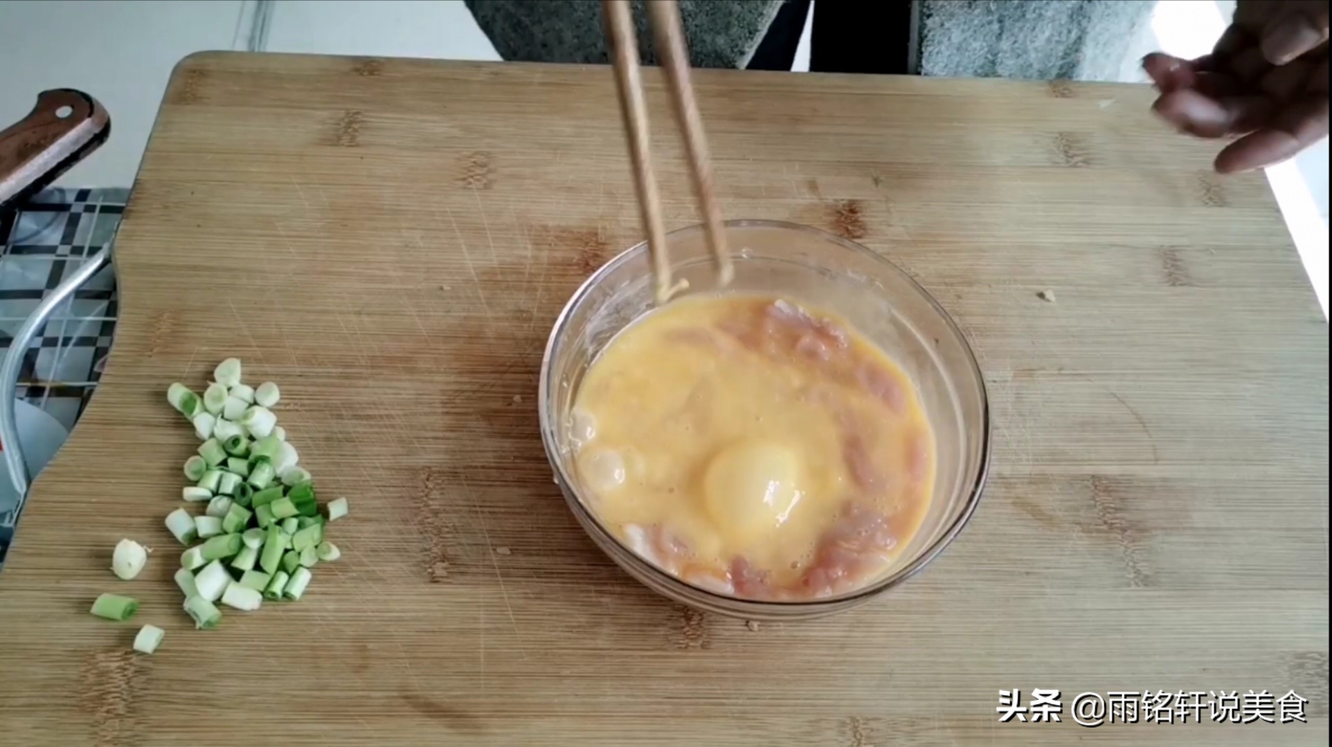 自制家常肠粉的做法简单易学,简易的肠粉在家就能制作