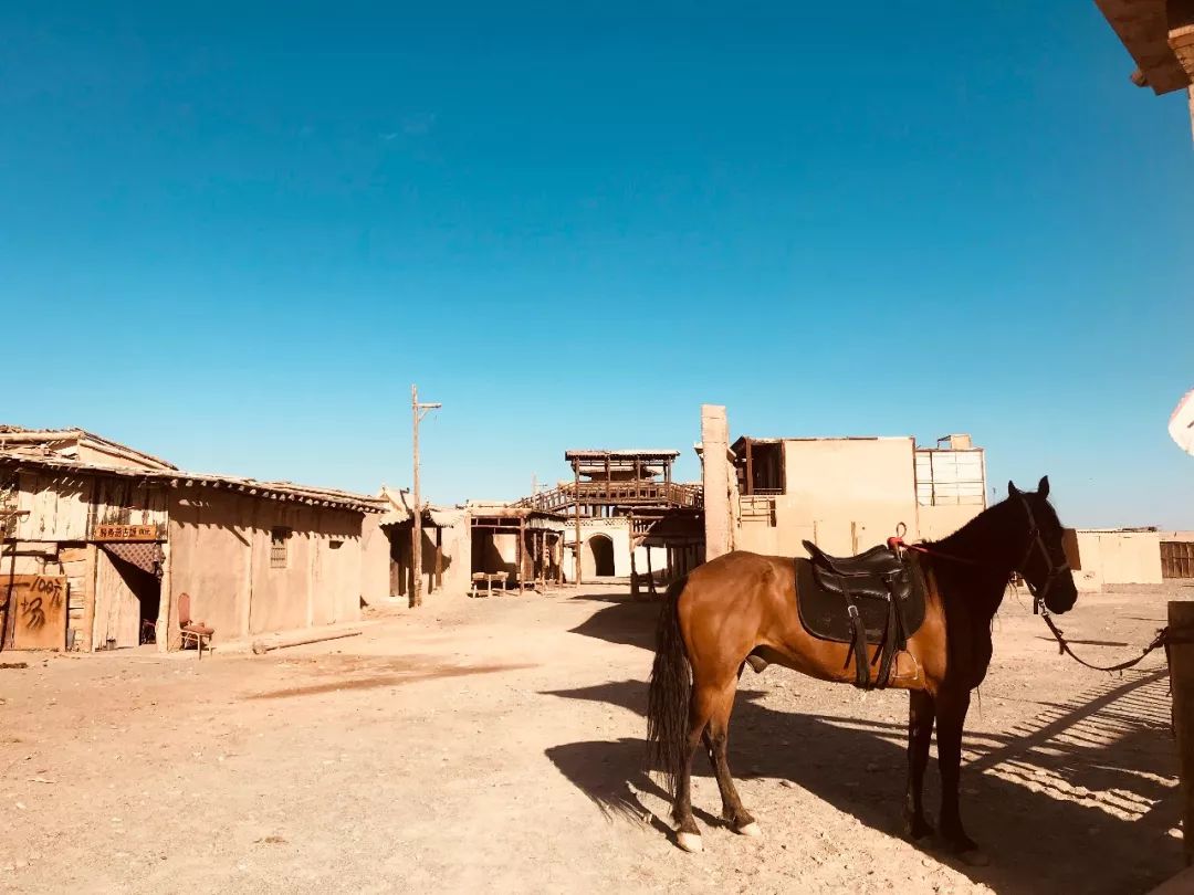 甘肃敦煌什么地方有沙金,敦煌莫高窟在甘肃的什么地方