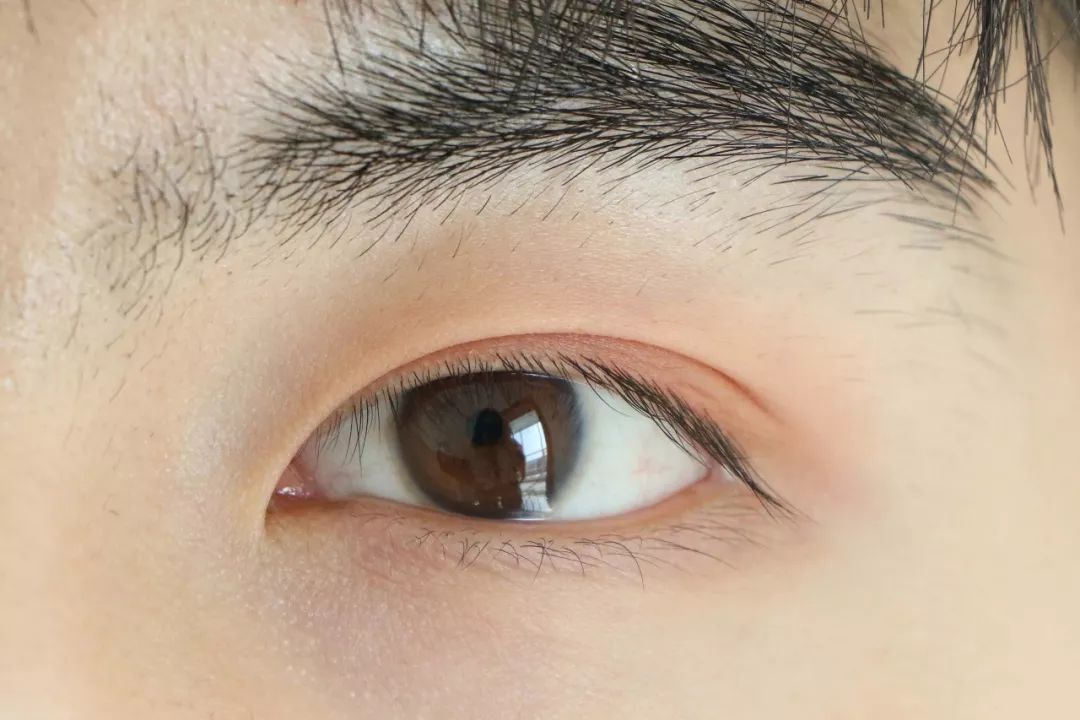 手残党化妆肿眼泡,眼妆教程单眼皮肿眼泡如何画眼妆