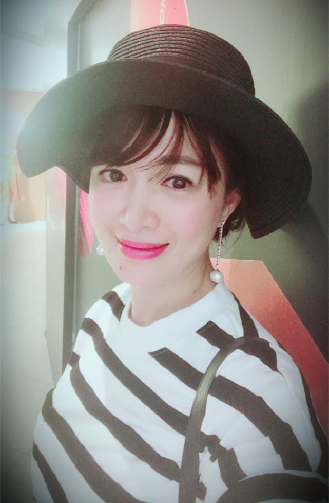 陈少霞富豪老公,陈少霞和老公聚会