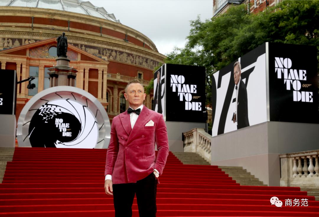 陈坤和巩俐走红毯颁奖,巩俐戛纳红毯惊艳全球