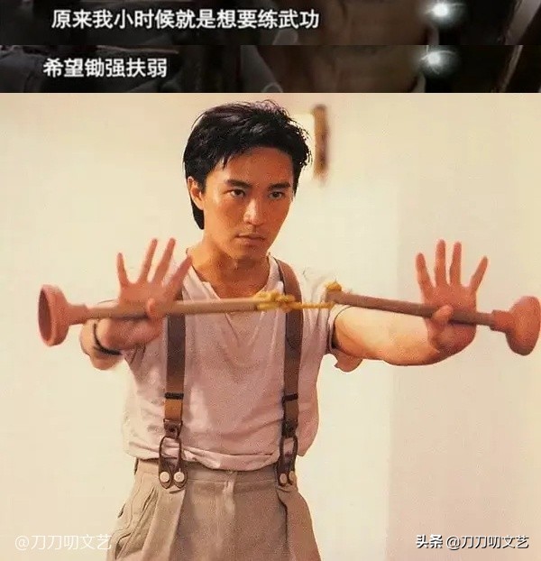 周星驰冲镜头飞吻画面,周星驰飞吻片段