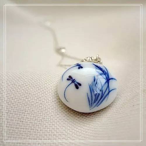 为什么青花瓷比青瓷价值高,青花瓷和龙泉青瓷哪个更值得玩