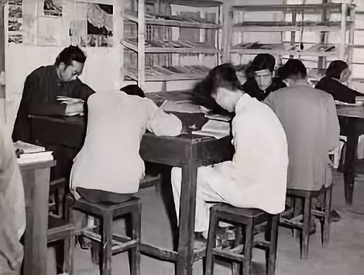 仅8年时间，他就带着这所“破烂学校”攀上了中国高校的珠峰