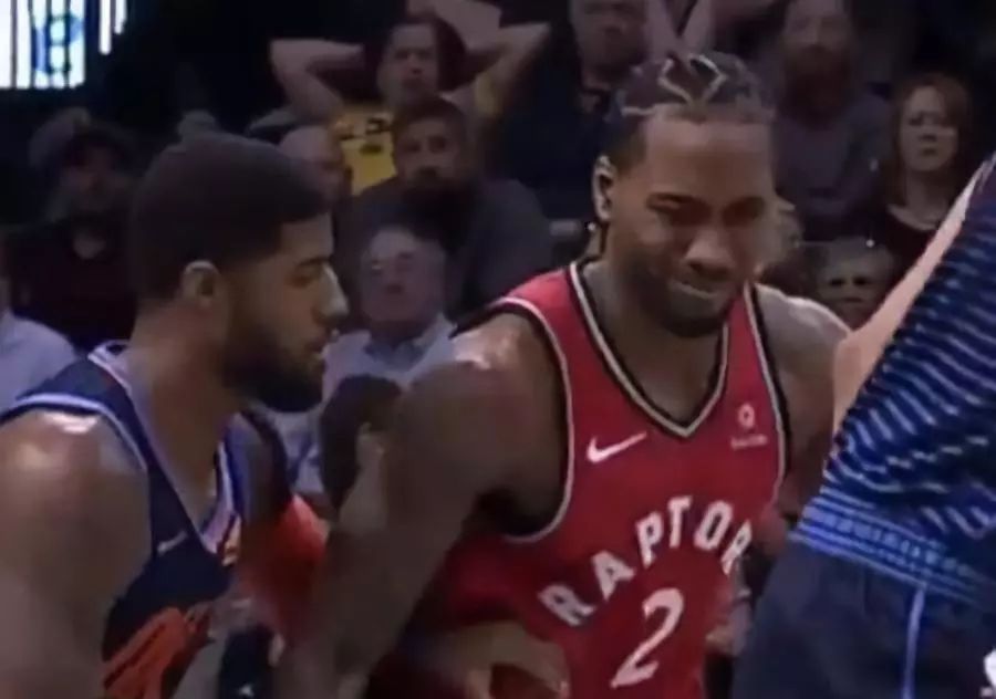 又见垫脚？18卡被吹一级恶犯！但他立刻找对手道歉！这态度没毛病