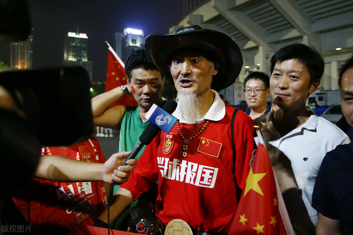 国足罗西个人介绍,72岁老人追随中国队40余年