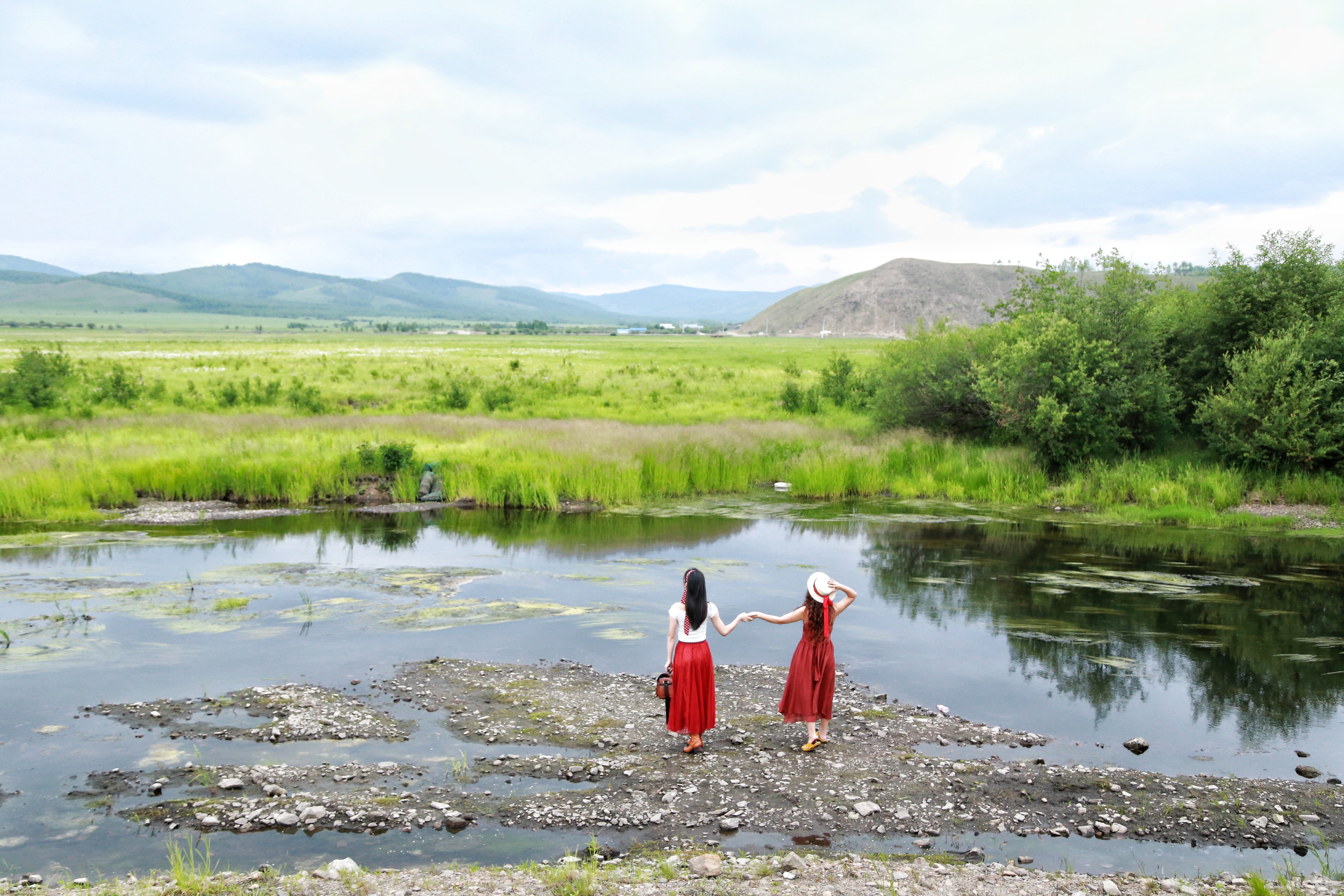 闺蜜旅游拍照片怎么摆动作,闺蜜旅游拍照姿势大全站姿