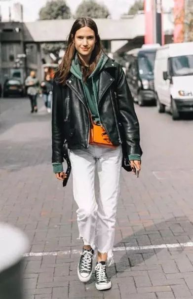 毛衣和卫衣哪个时尚一点好,卫衣与毛衣哪款好看